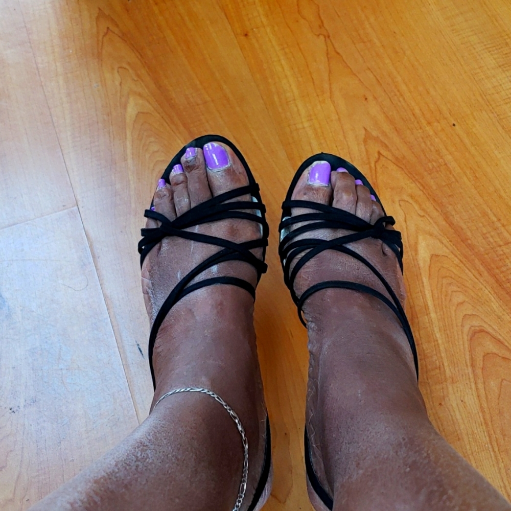 Black straped shoes